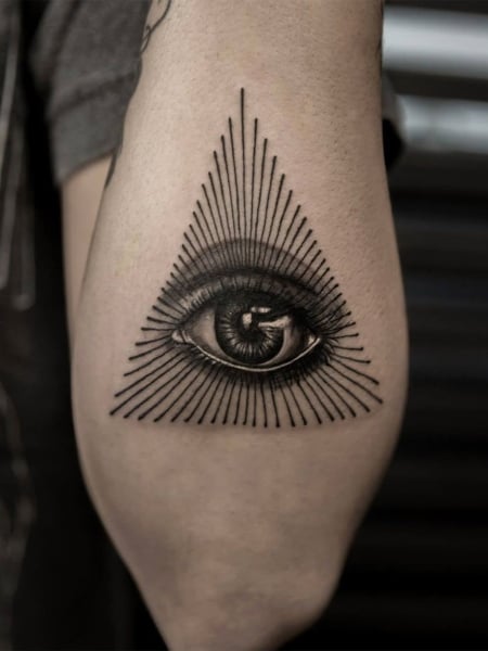 Meaning of a tattoo “the eye in the triangle”: sense, photo examples,  sketches