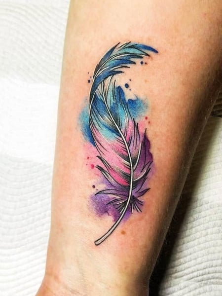 60 Brilliant Feather Tattoos On Leg