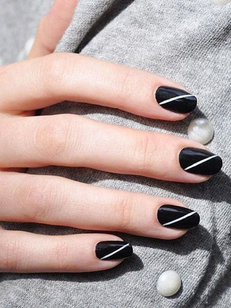 20 Simple Black Nail Art Design Ideas #naildesigns | Shiny nails designs,  Silver glitter nails, Black nails with glitter