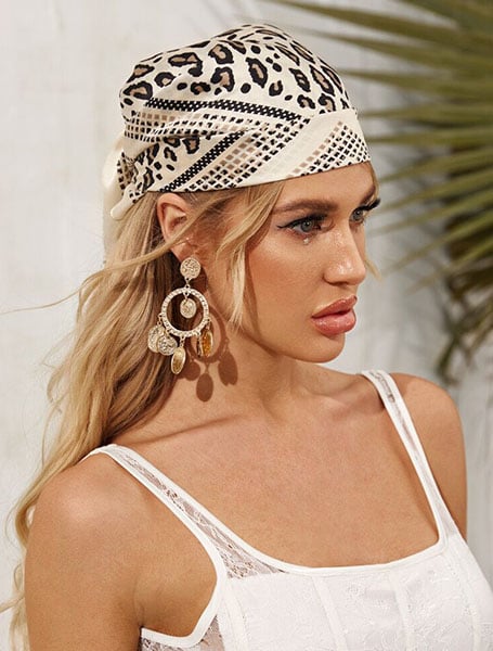 10 Hairstyles You Can Totally Rock at the Beach This Summer  Headband  hairstyles Scarf hairstyles Summer hairstyles