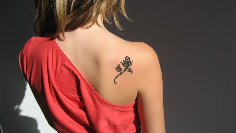 28 Eye-catching Shoulder Tattoos for Women in 2022 - The Trend Spotter