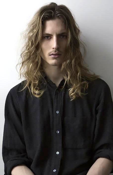 25 Carefree Surfer Hairstyles for Men (2023) - The Trend Spotter 25 Carefree Surfer Hairstyles for Men (2023) - The Trend Spotter