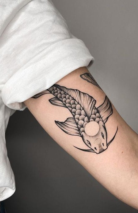 42 Dashing Fish Wrist Tattoos