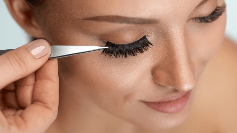 How To Apply Magnetic Eyelashes