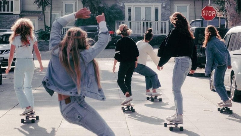 Really cool girl with awesome round ass was roller skating