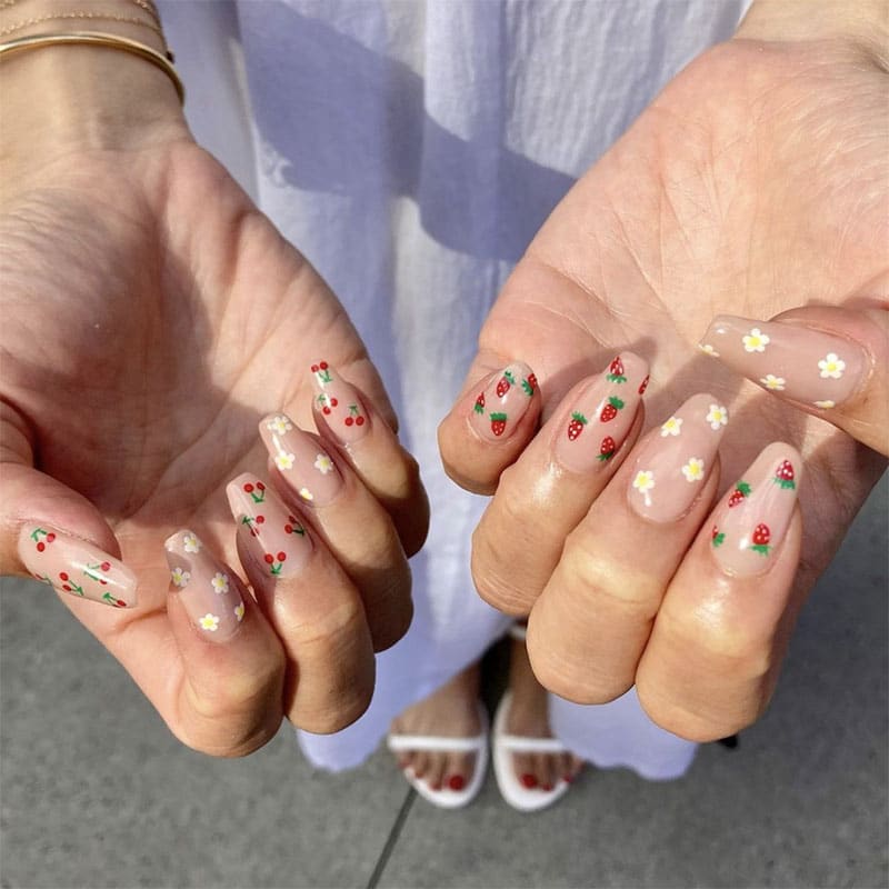 Strawberry And Daisies Nail Art Acrylic Nail Ideas Akikonails Nyc