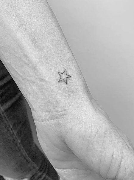 Tatuaje de muñeca de estrella