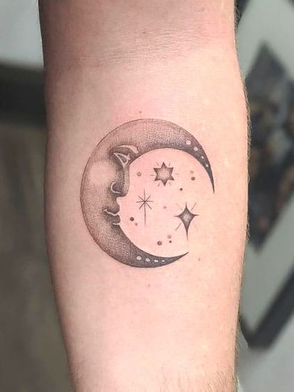  Mond und Stern Tattoo