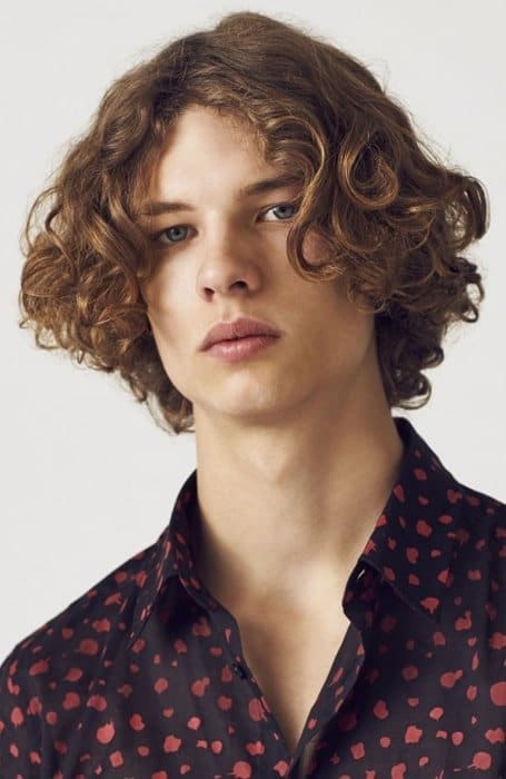 33 Sexy Curly Hairstyles & Haircuts for Men in 2023 - The Trend Spotter