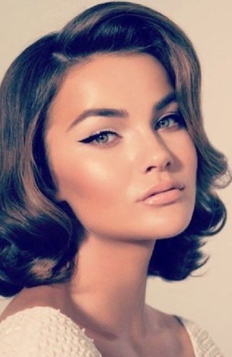 50 Chic Retro and Vintage Hairstyles for Women with Pictures