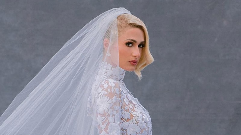 Paris Hilton Marries In Oscar De La Renta Dress