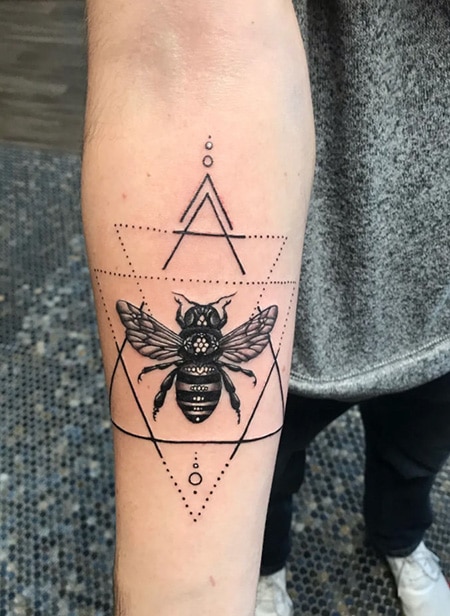 Geometric Bee