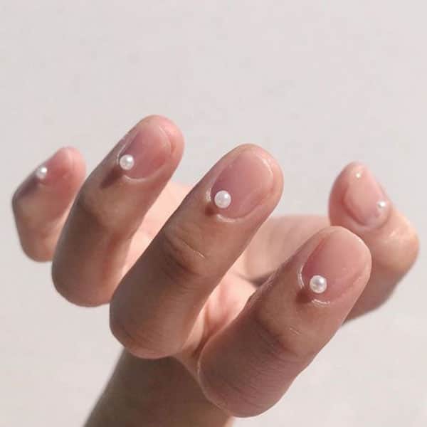Short Nails With Pearls