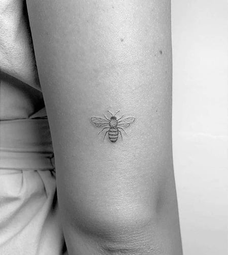 Small Bee Tatoo 3