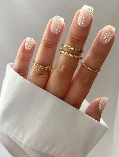 Daisy Art Nails 