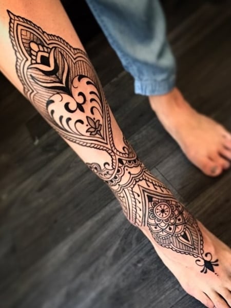 girls thigh tattoo