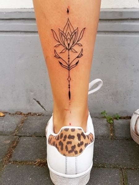 47 Brilliant Bow Tattoos On Thigh