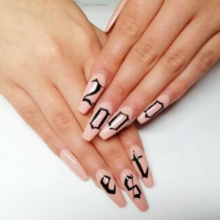 Writing Nail Art