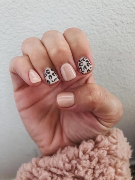 Pink Leopard Print Short Acrylic Nails 