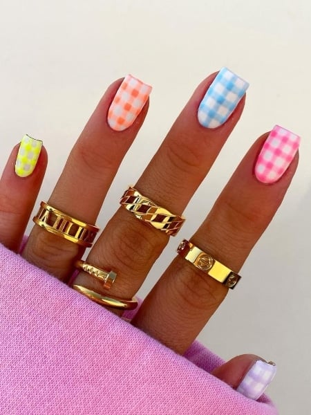 Bright Gingham Nails