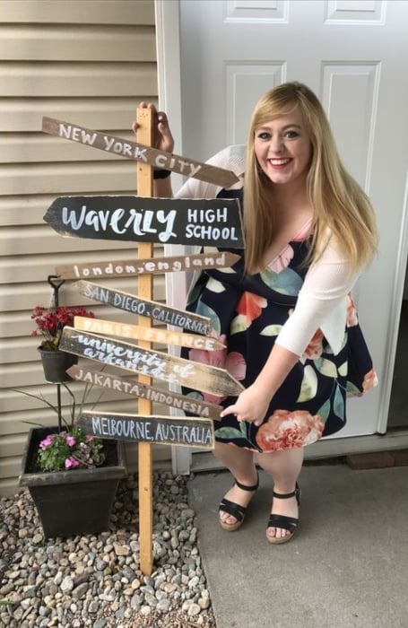 Cute Wooden Sign Graduation Idea