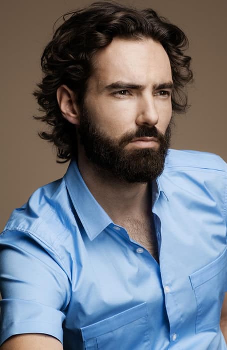 31 Best Hairstyles For Men with Wavy Hair in 2023