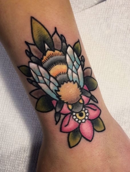 Neo Traditional Tattoo Bee1