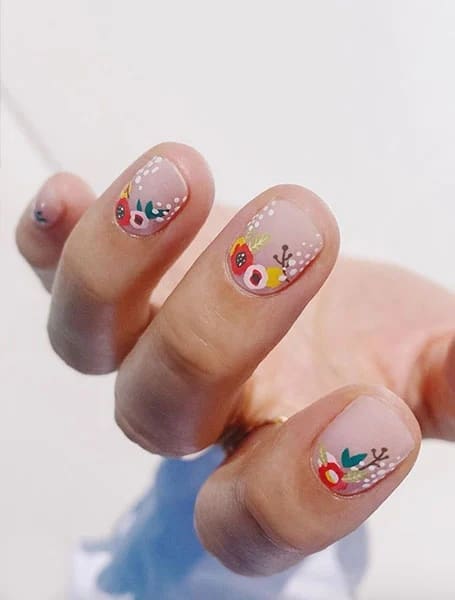 Nude Base Floral Nail Art 