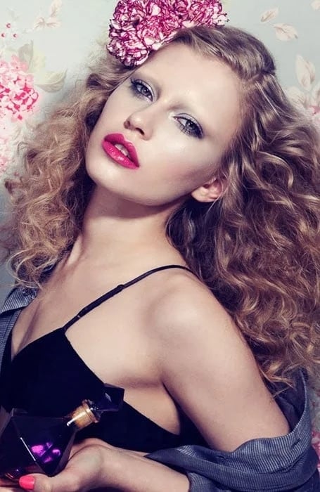 Side Part Curls With Statement Hair Accessory