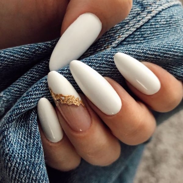 White And Gold Nails 