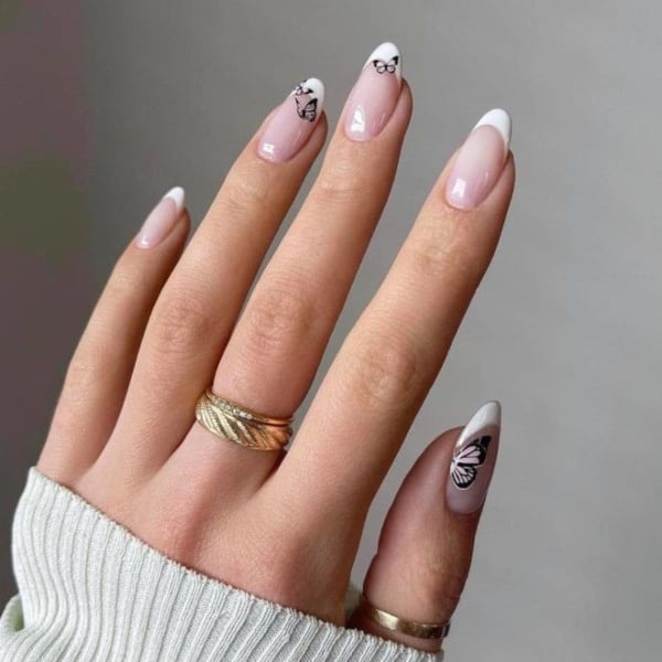 French Tip Almond Nails 