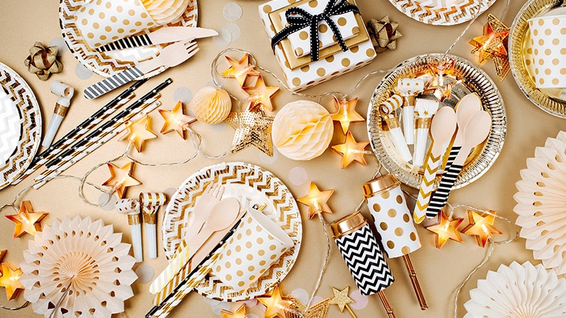 Use Gold Plates, Napkins, Utensils And Cups