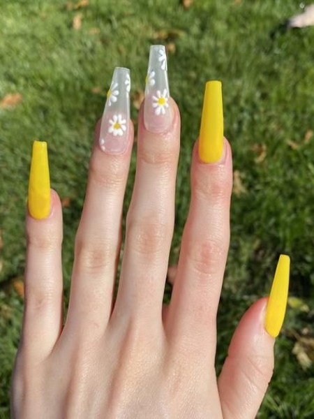 Yellow And White Daisy Nails