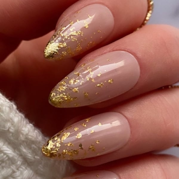 Gold Almond Nails (1)