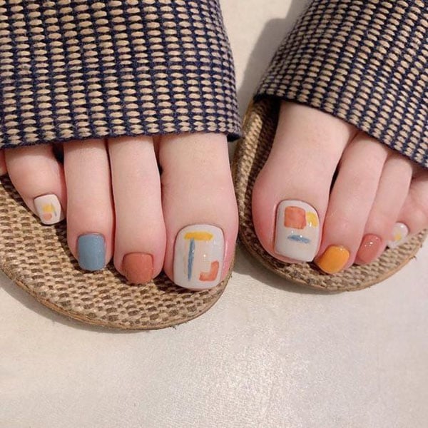 Arty Toe Nails