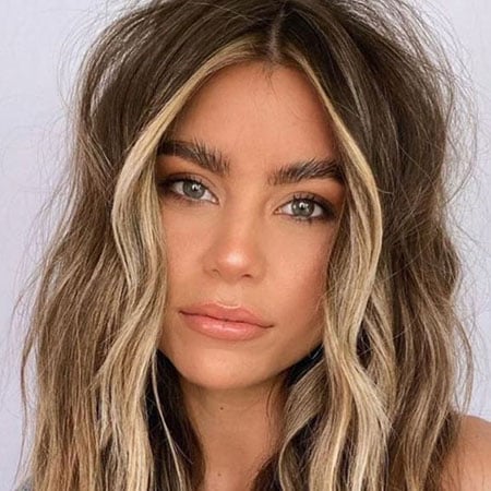 50 Trendy Money Piece Hair Ideas for 2023 - The Trend Spotter