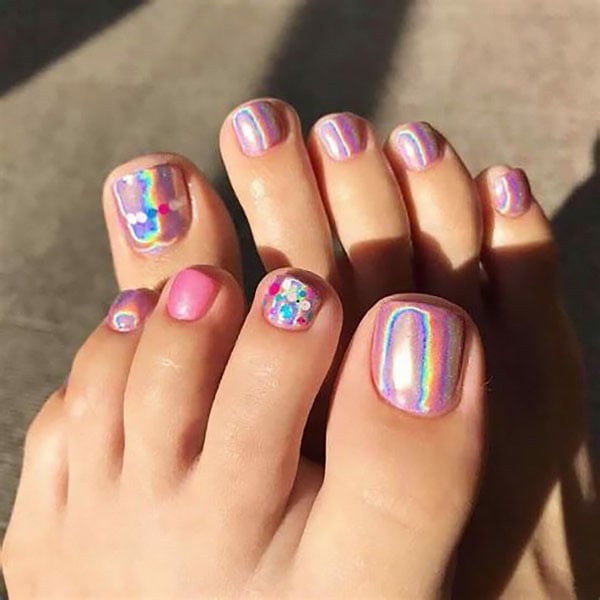 Hollographic Toe Nail Design