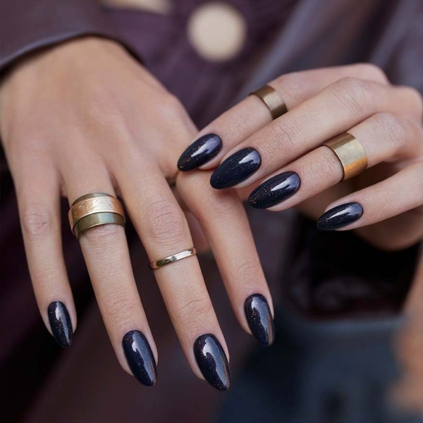 Black Oval Nails 