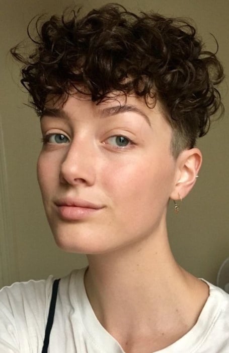 35 Easy Hairstyles & Haircuts for Short Curly Hair - The Trend Spotter 35 Easy Hairstyles & Haircuts for Short Curly Hair - The Trend Spotter