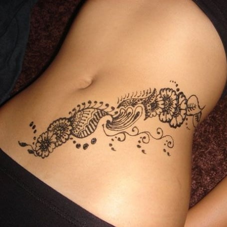 Henna Stomach Tattoo1