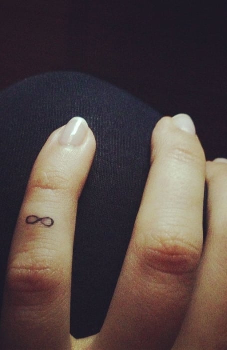 Infinity Finger Tattoo1