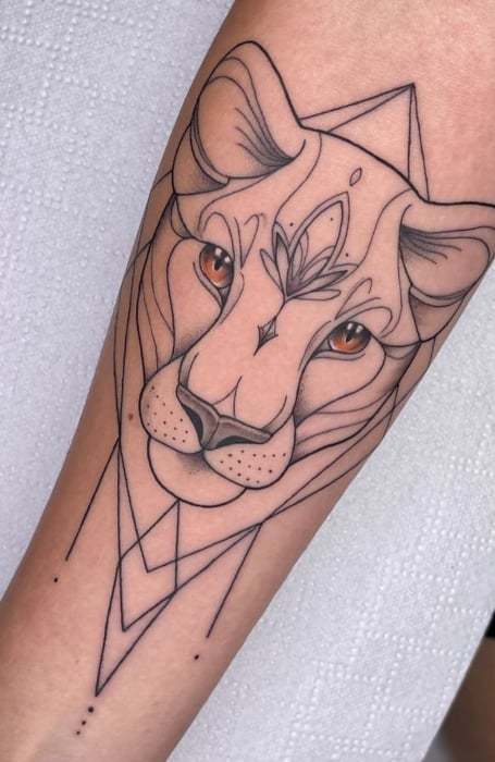 Simple Lion Tattoo (1)