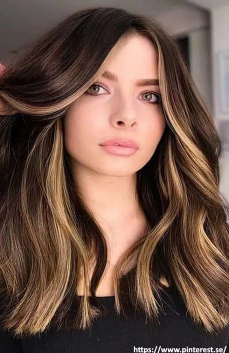 40 Cool Peekaboo Hair Color & Highlight Ideas for 2023