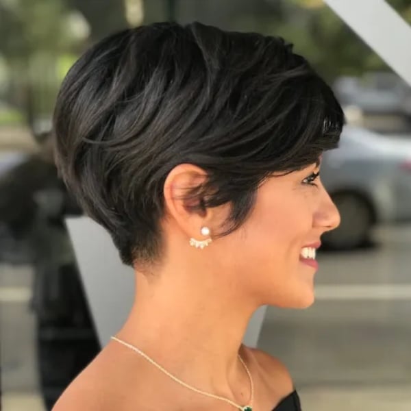 50 Best Short Hairstyles for Thick Hair in 2024 - Hair Adviser