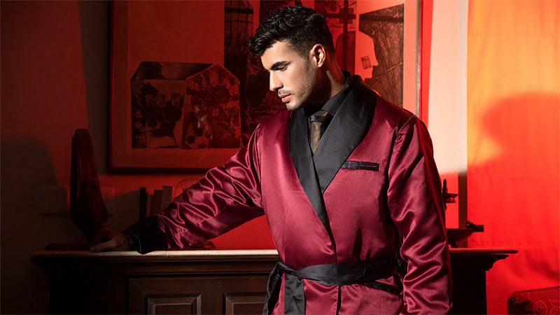 How Should A Smoking Jacket Fit?  
