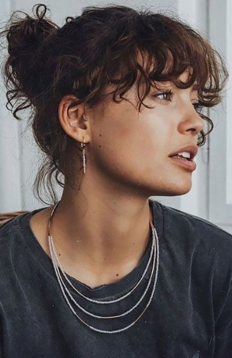 13 Feminine Short Haircuts For Wavy Hair Trending Right Now