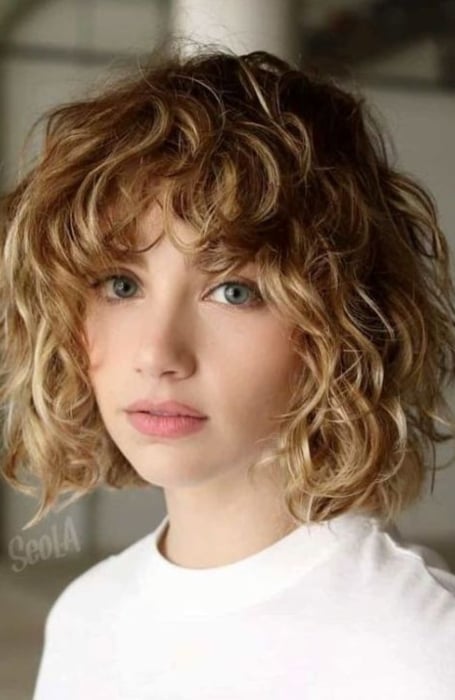 Short Wavy Hair With Bangs 