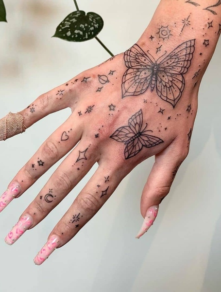 Pin by CxMinni on Tattoos  Hand and finger tattoos Pretty hand tattoos  Red ink tattoos