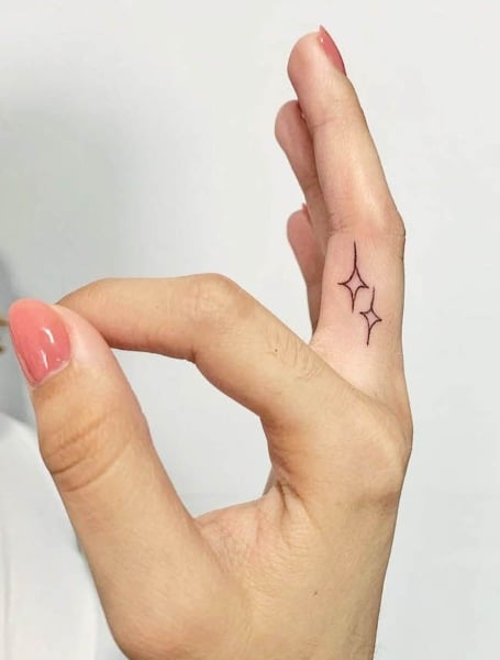 40 Amazing Finger Tattoo Ideas For Women You'll Love | Hand tattoos, Finger  tattoos, Tattoos for women