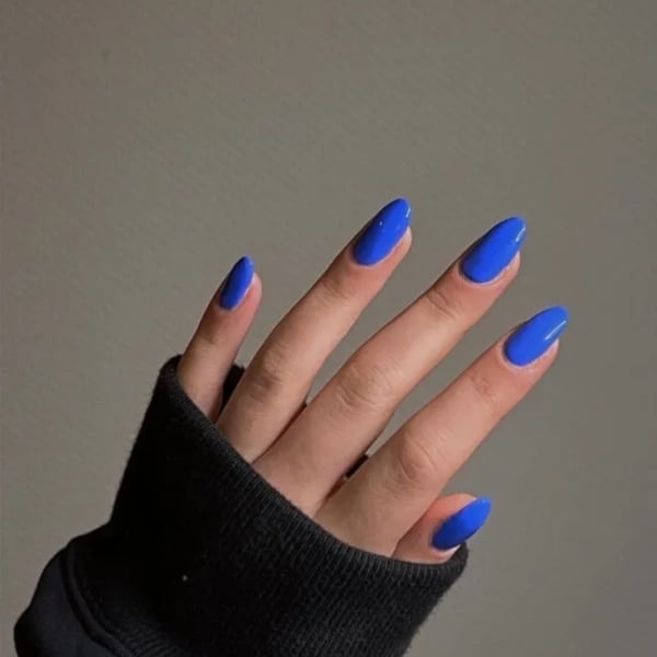 Blue Round Nails